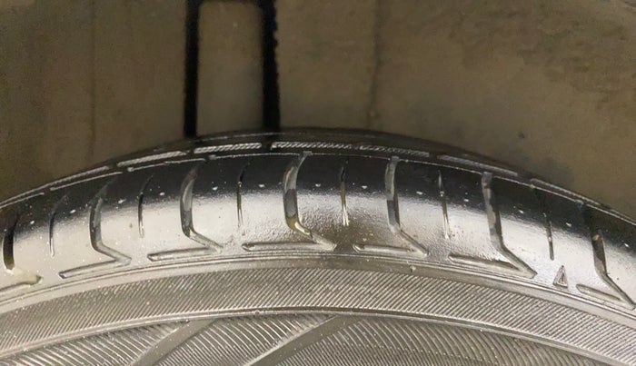 2012 Maruti Ertiga ZXI, Petrol, Manual, 1,30,914 km, Right Rear Tyre Tread