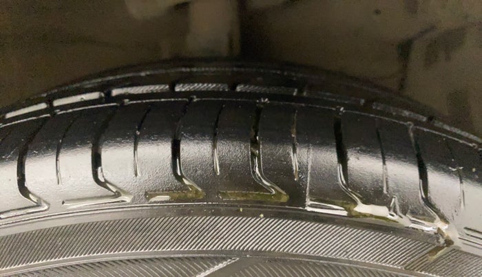 2012 Maruti Ertiga ZXI, Petrol, Manual, 1,30,914 km, Right Front Tyre Tread