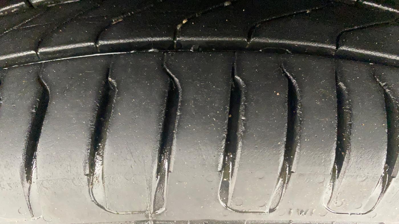 2023 Volkswagen VIRTUS GT PLUS TSI 1.5 EVO DSG, Petrol, Automatic, 70,221 km, Left Front Tyre Tread