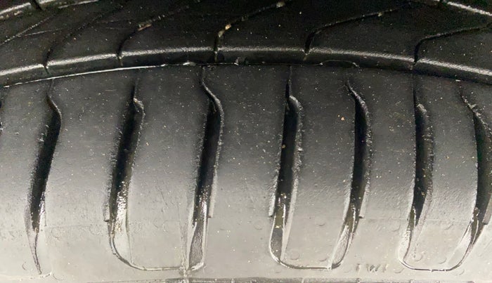2023 Volkswagen VIRTUS GT PLUS TSI 1.5 EVO DSG, Petrol, Automatic, 70,162 km, Left Front Tyre Tread