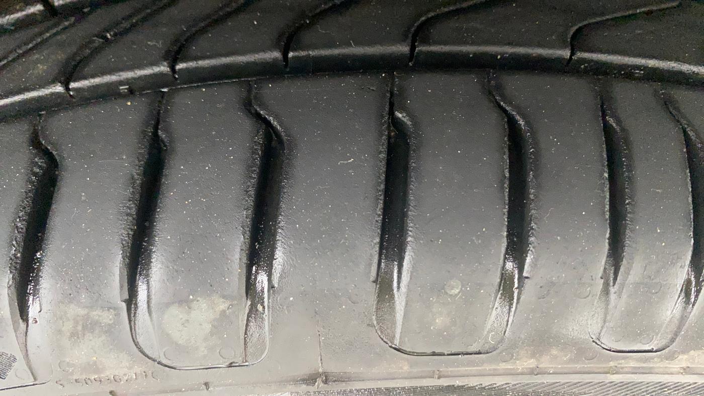 2023 Volkswagen VIRTUS GT PLUS TSI 1.5 EVO DSG, Petrol, Automatic, 70,221 km, Right Front Tyre Tread
