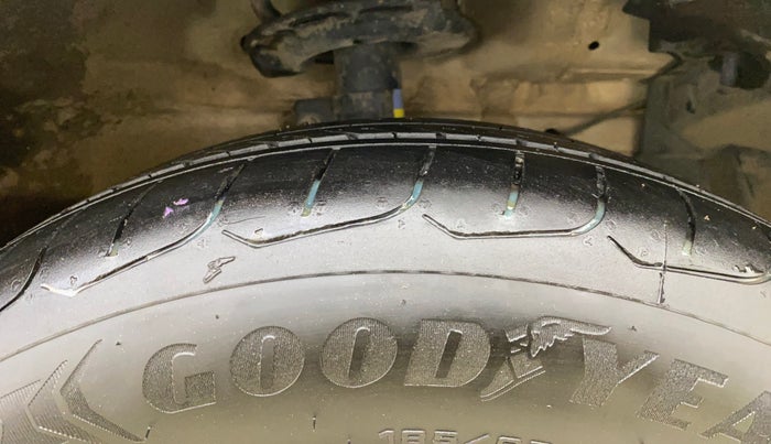 2016 Maruti Ertiga VXI, Petrol, Manual, 32,301 km, Right Front Tyre Tread