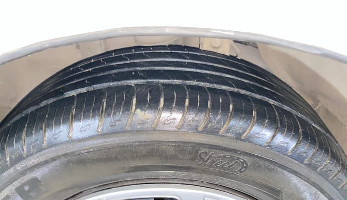 2019 Mahindra MARAZZO M4 8 STR, Diesel, Manual, 1,25,202 km, Left Front Tyre Tread
