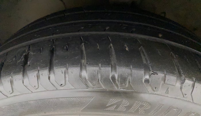 2021 Hyundai Verna SX 1.5 VTVT, Petrol, Manual, 33,976 km, Left Front Tyre Tread