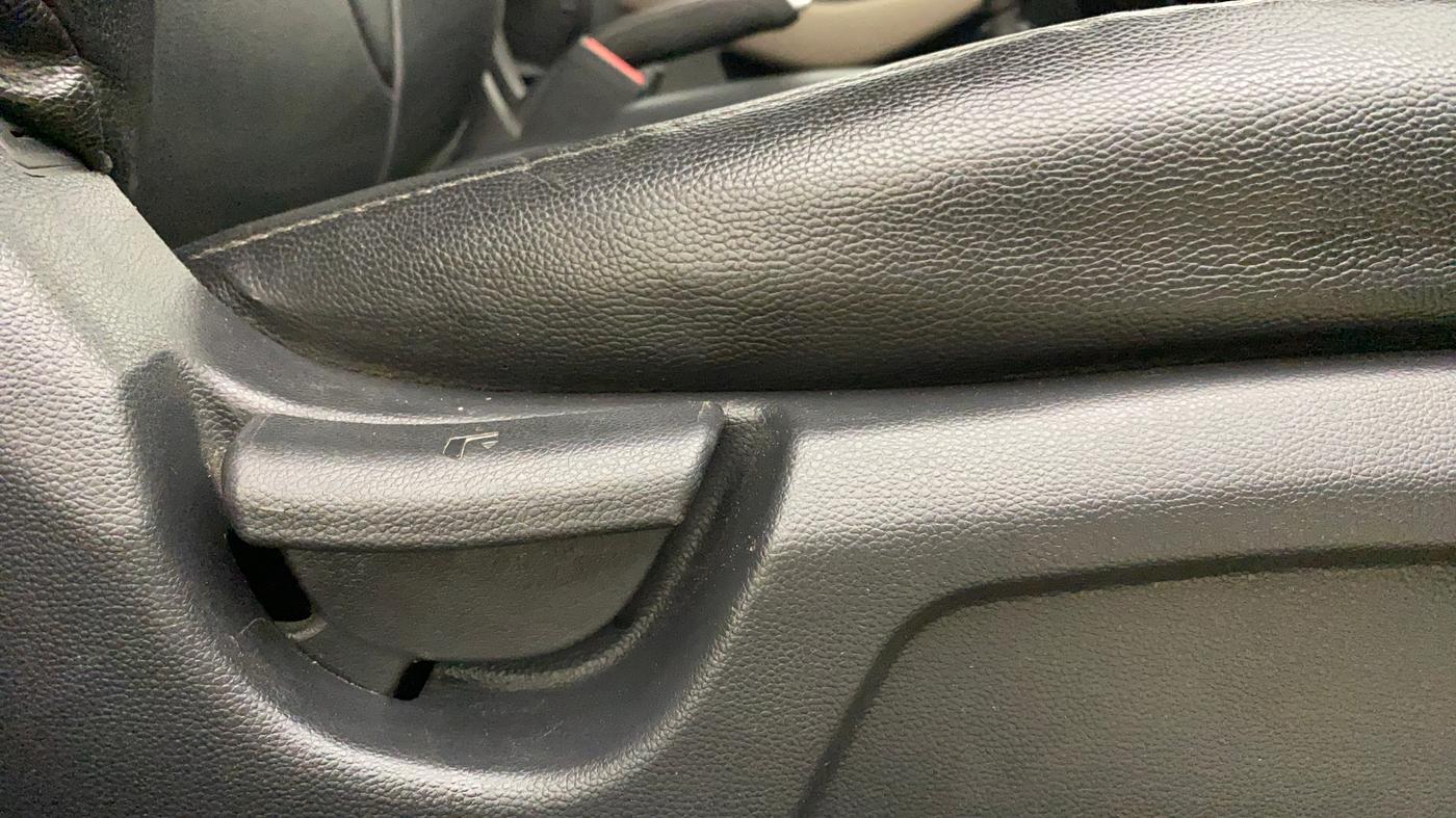 2019 Hyundai Elite i20 MAGNA PLUS 1.2, Petrol, Manual, 65,620 km, Driver Side Adjustment Panel