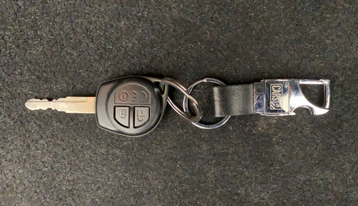 2017 Maruti Dzire VDI, Diesel, Manual, 94,974 km, Key Close Up