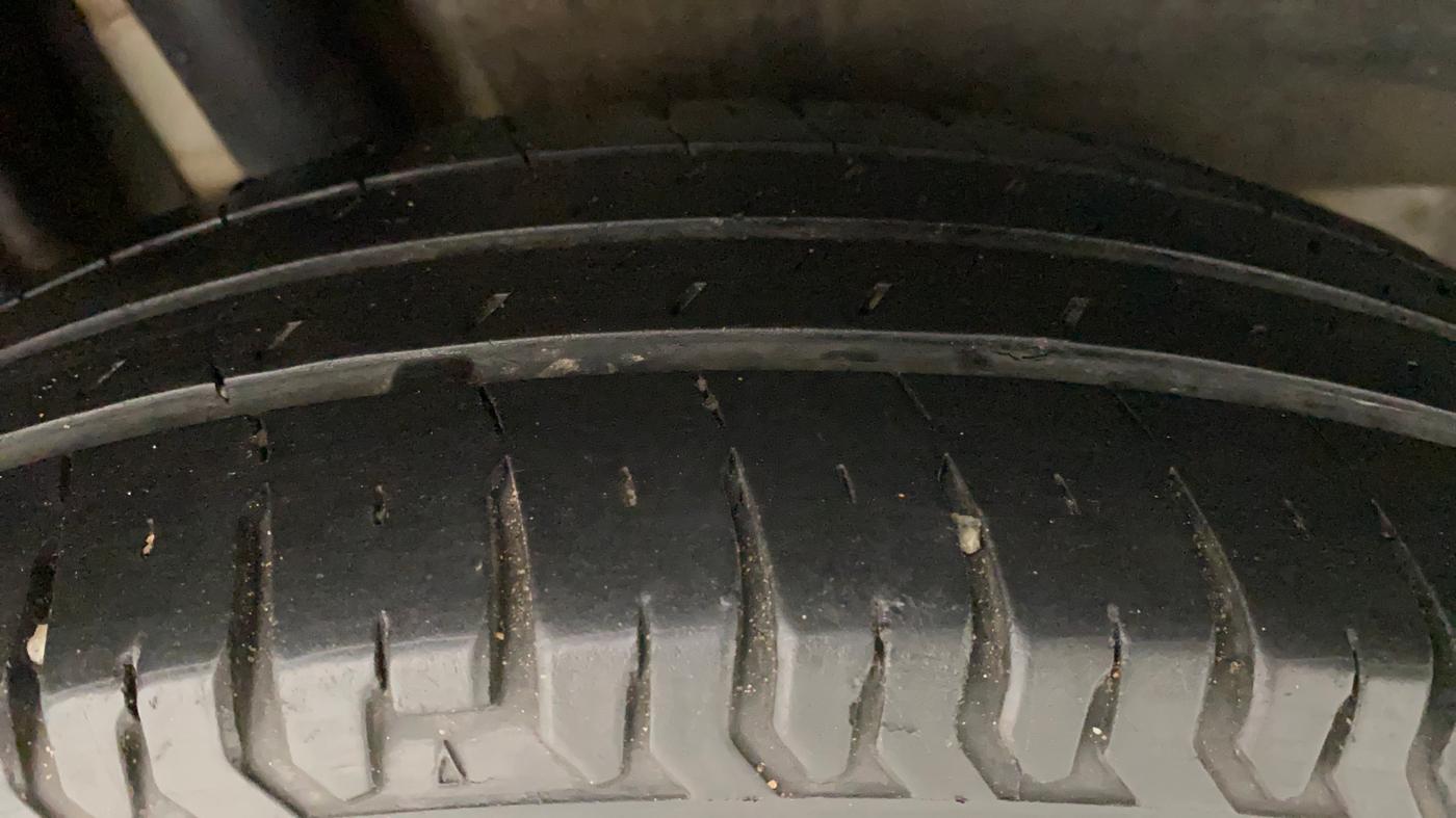 2017 Maruti Dzire VDI, Diesel, Manual, 94,974 km, Right Rear Tyre Tread