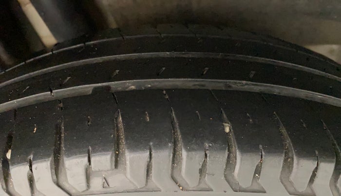 2017 Maruti Dzire VDI, Diesel, Manual, 94,974 km, Right Rear Tyre Tread