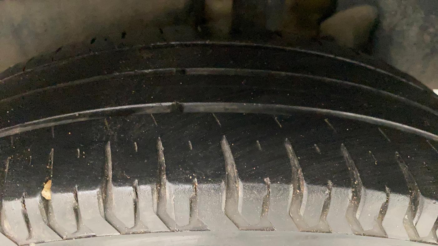 2017 Maruti Dzire VDI, Diesel, Manual, 94,974 km, Left Rear Tyre Tread