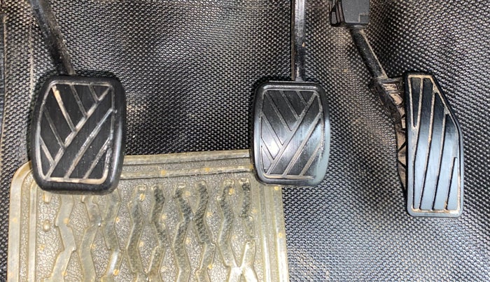 2017 Maruti Dzire VDI, Diesel, Manual, 94,974 km, Pedals