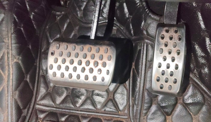 2022 Mahindra XUV700 AX 5 D AT 7 STR, Diesel, Automatic, 77,516 km, Pedals