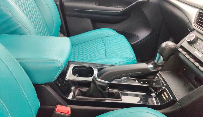 2022 Mahindra XUV700 AX 5 D AT 7 STR, Diesel, Automatic, 77,516 km, Gear Lever