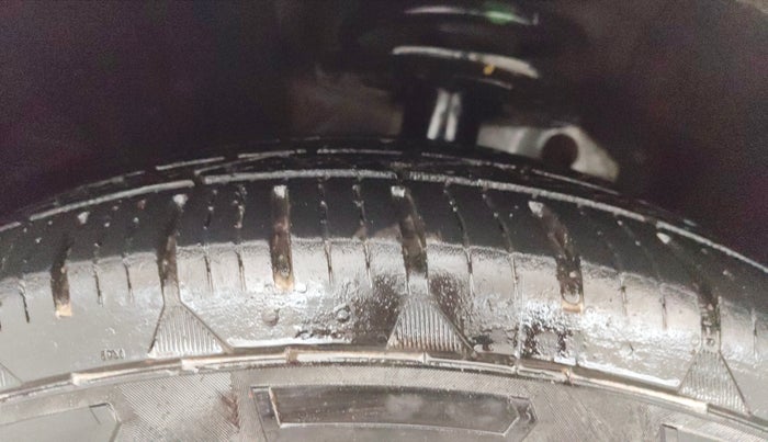 2022 Mahindra XUV700 AX 5 D AT 7 STR, Diesel, Automatic, 77,516 km, Left Front Tyre Tread