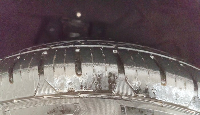 2022 Mahindra XUV700 AX 5 D AT 7 STR, Diesel, Automatic, 77,516 km, Right Rear Tyre Tread