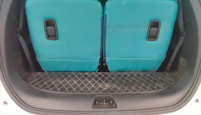 2022 Mahindra XUV700 AX 5 D AT 7 STR, Diesel, Automatic, 77,516 km, Boot Inside