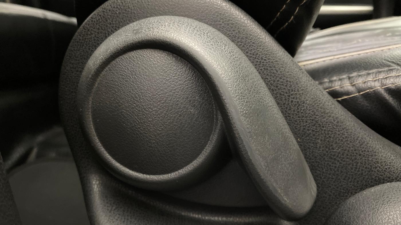 2019 Nissan Micra Active XV, Petrol, Manual, 97,178 km, Driver Side Adjustment Panel