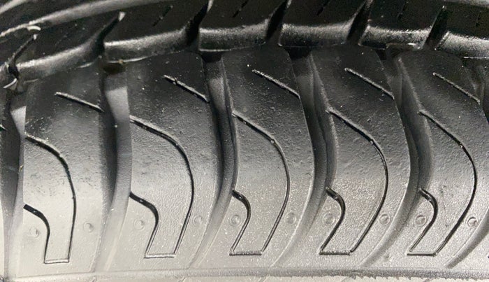 2013 Maruti Wagon R 1.0 VXI, Petrol, Manual, 13,884 km, Left Front Tyre Tread