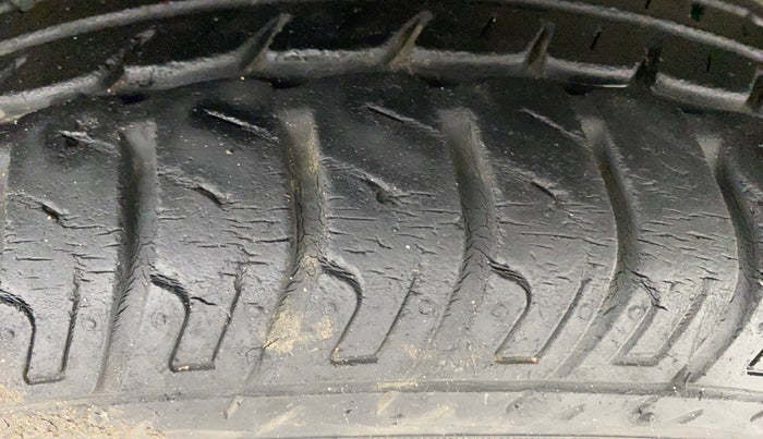 2013 Maruti Wagon R 1.0 VXI, Petrol, Manual, 13,884 km, Right Front Tyre Tread