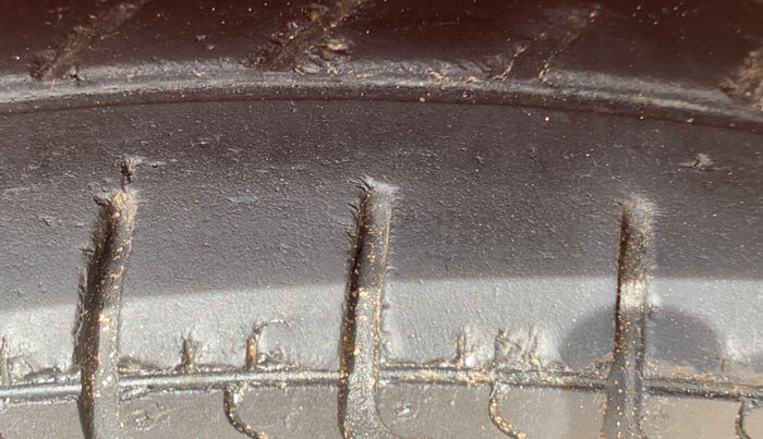 2017 Datsun Redi Go T (O), Petrol, Manual, 49,543 km, Right Front Tyre Tread