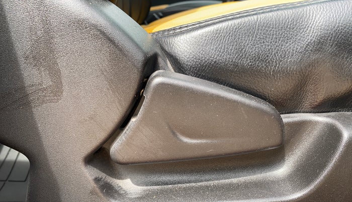 2017 Datsun Redi Go T (O), Petrol, Manual, 49,543 km, Driver Side Adjustment Panel