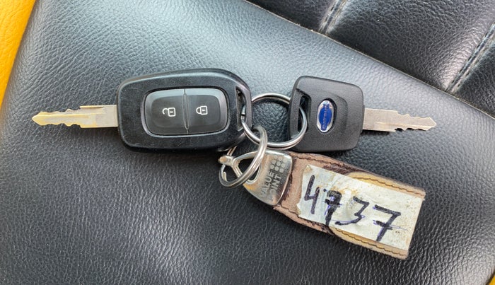 2017 Datsun Redi Go T (O), Petrol, Manual, 49,543 km, Key Close Up