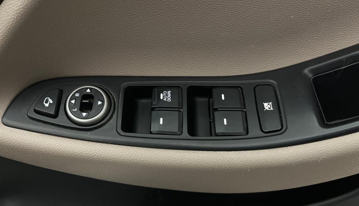 2018 Hyundai Elite i20 SPORTZ 1.2, Petrol, Manual, 61,195 km, Driver Side Door Panels Control