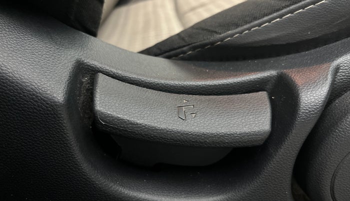 2018 Hyundai Elite i20 SPORTZ 1.2, Petrol, Manual, 61,195 km, Driver Side Adjustment Panel