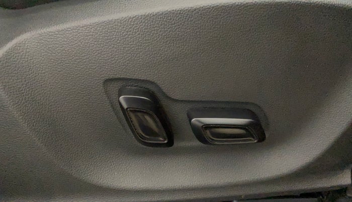 2022 MG ASTOR SHARP EX 1.5 MT, Petrol, Manual, 23,140 km, Driver Side Adjustment Panel