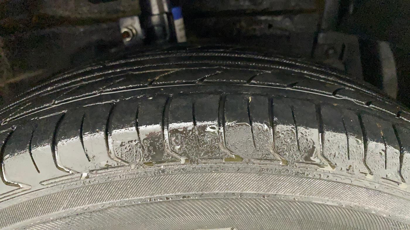 2013 Maruti Swift Dzire VXI, Petrol, Manual, 93,849 km, Right Front Tyre Tread