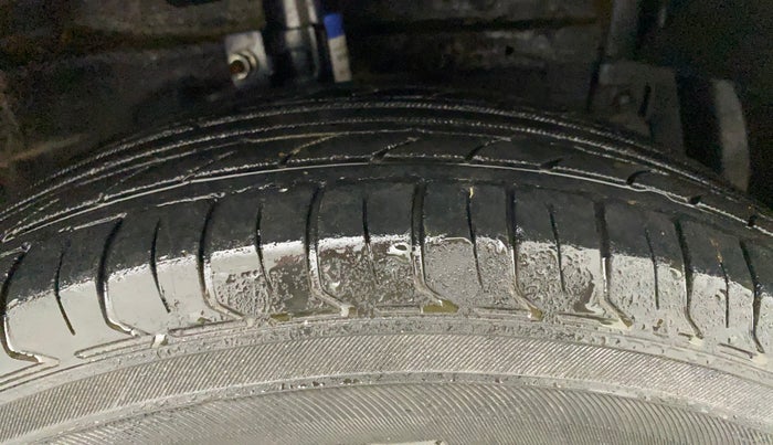 2013 Maruti Swift Dzire VXI, Petrol, Manual, 93,849 km, Right Front Tyre Tread