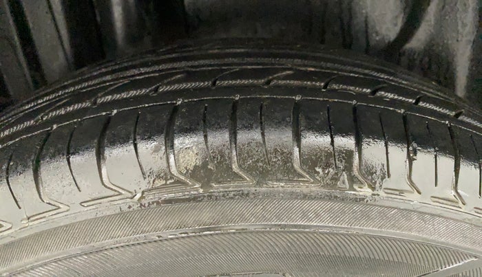 2013 Maruti Swift Dzire VXI, Petrol, Manual, 93,849 km, Right Rear Tyre Tread