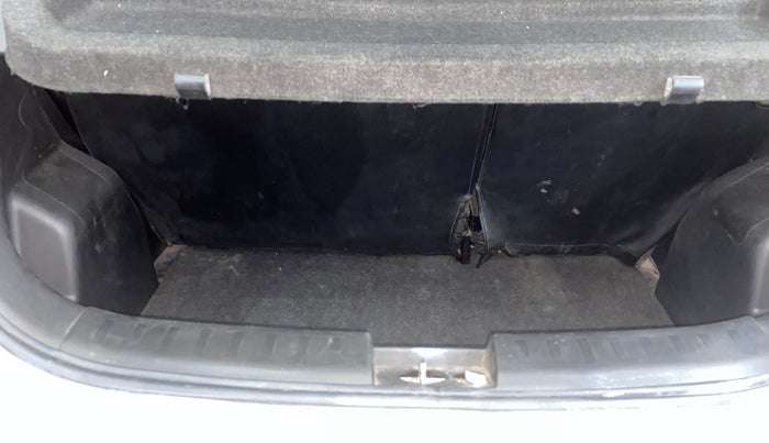 2016 Maruti Swift LXI (O), Petrol, Manual, 60,137 km, Boot Inside