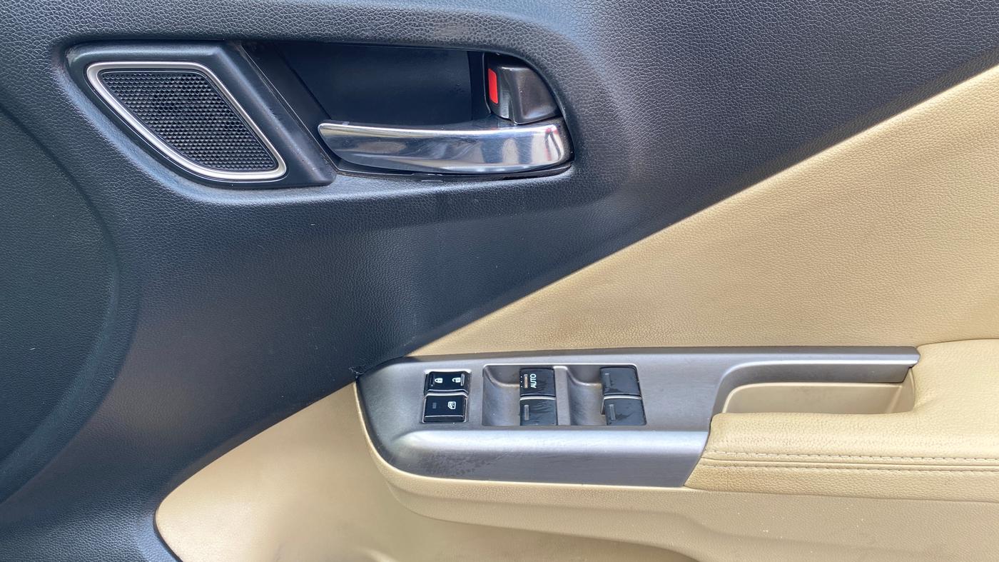 2020 Honda City 1.5L I-VTEC ZX CVT, Petrol, Automatic, 60,934 km, Driver Side Door Panels Control