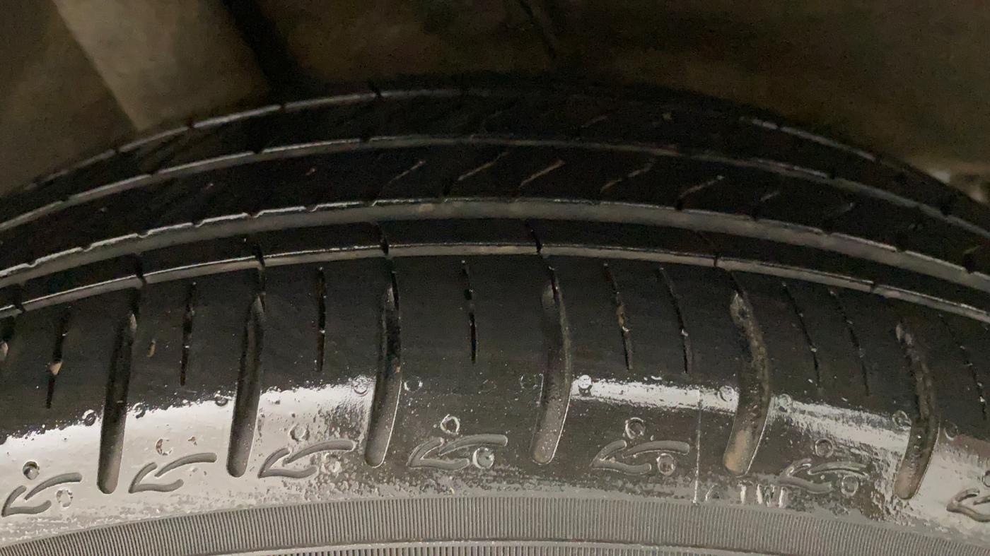 2022 Hyundai AURA SX PLUS 1.2 AMT, Petrol, Automatic, 9,393 km, Right Rear Tyre Tread