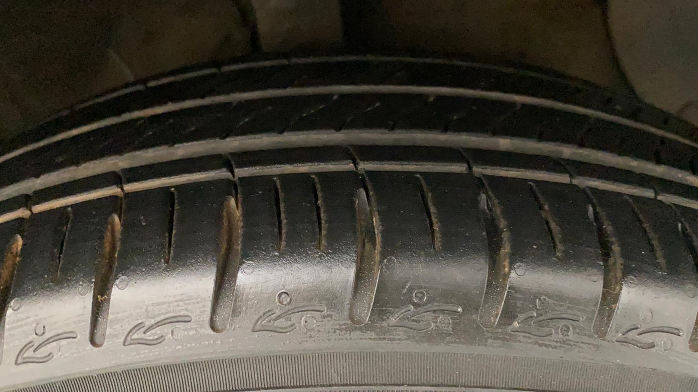 2022 Hyundai AURA SX PLUS 1.2 AMT, Petrol, Automatic, 9,393 km, Right Front Tyre Tread
