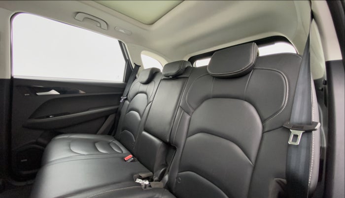 2019 MG HECTOR SHARP HYBIRD PETROL MT, Petrol, Manual, 39,193 km, Right Side Rear Door Cabin