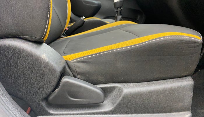 2022 Renault Kwid CLIMBER 1.0 (O) DUAL TONE, Petrol, Manual, 45,522 km, Driver Side Adjustment Panel