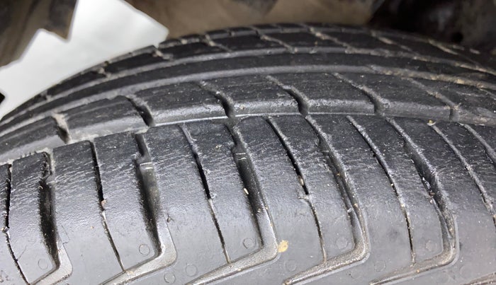 2016 Datsun Redi Go S, Petrol, Manual, 30,811 km, Left Front Tyre Tread