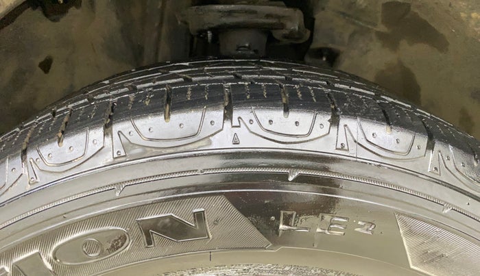 2018 Jeep Compass SPORT 2.0 DIESEL, Diesel, Manual, 1,00,566 km, Right Front Tyre Tread