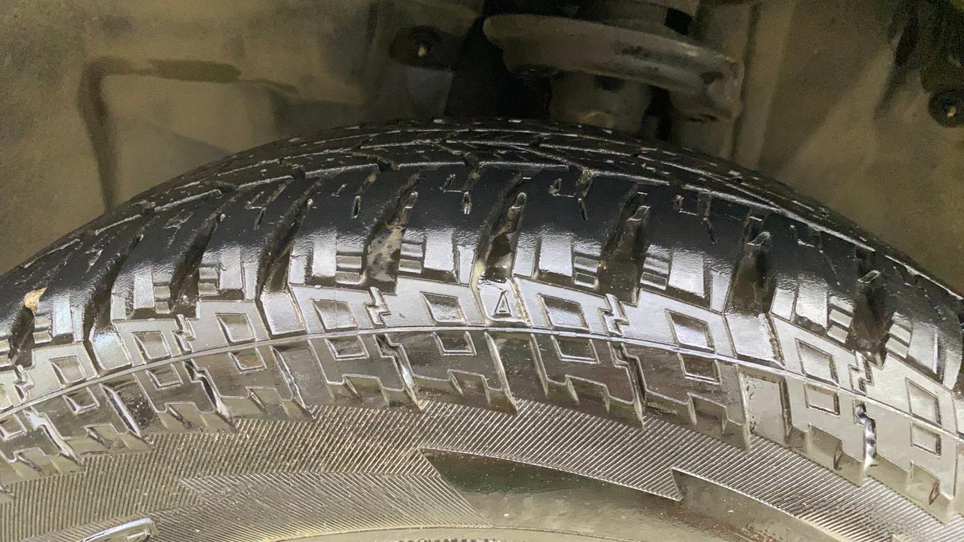 2018 Jeep Compass SPORT 2.0 DIESEL, Diesel, Manual, 1,01,110 km, Left Front Tyre Tread