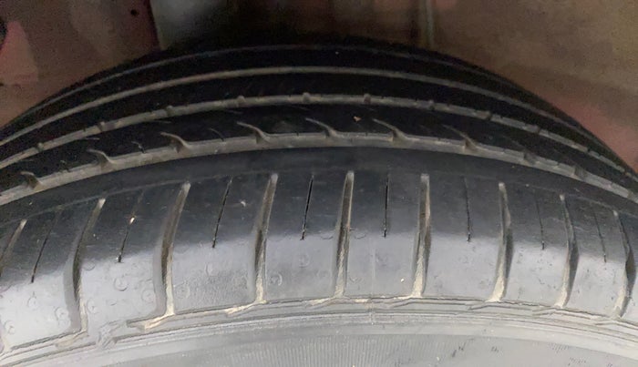 2017 Hyundai Elite i20 ASTA 1.2, Petrol, Manual, 37,477 km, Right Rear Tyre Tread