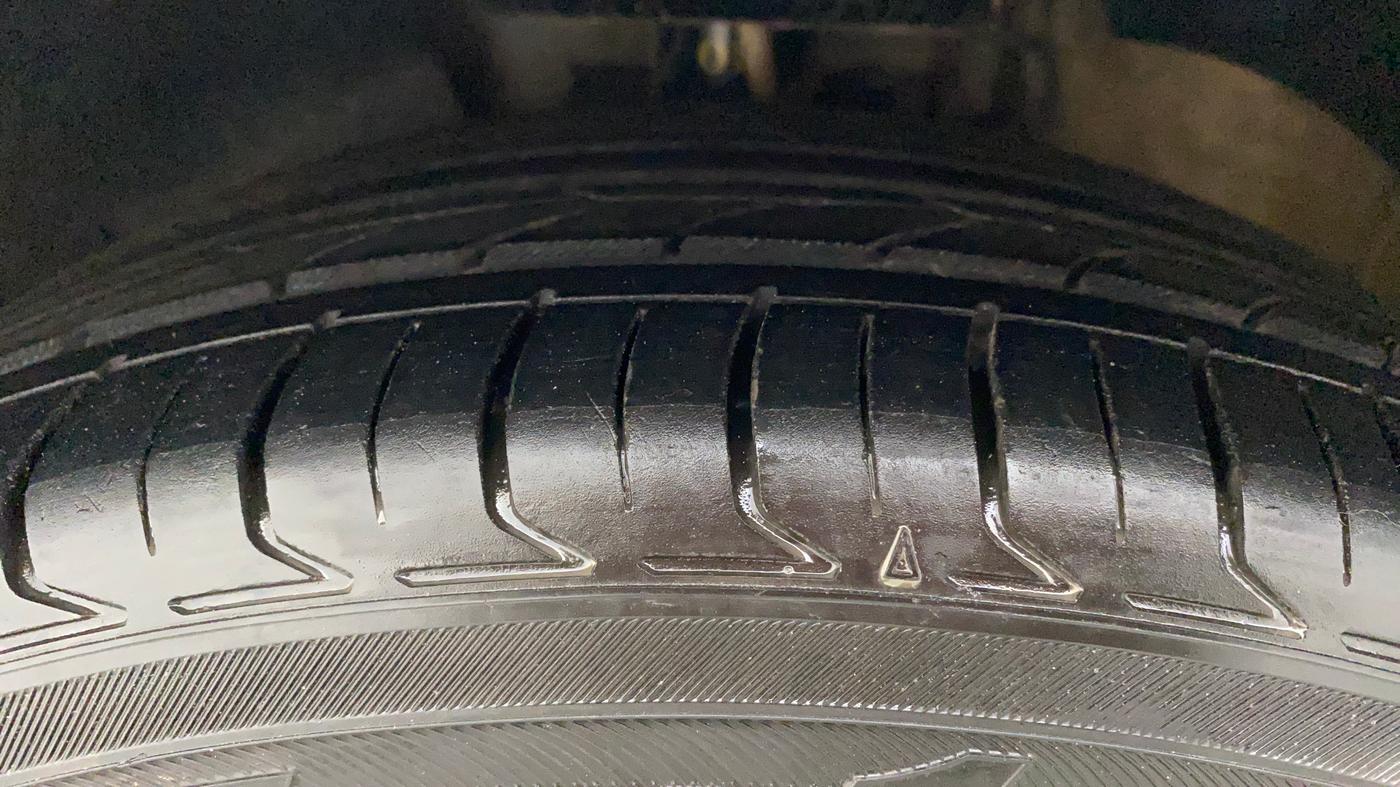 2019 Volkswagen Vento HIGHLINE PLUS 1.5 AT 16 ALLOY, Diesel, Automatic, 56,496 km, Left Front Tyre Tread