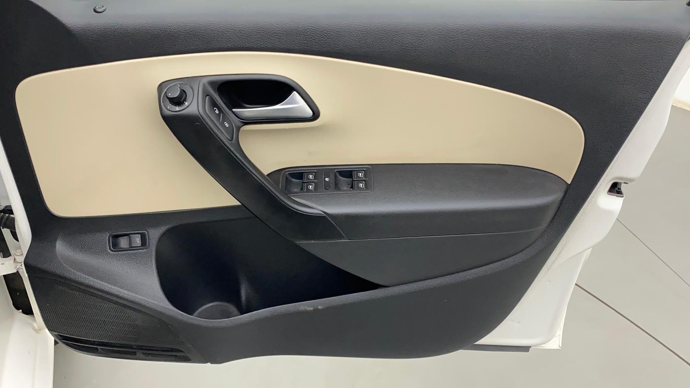 2019 Volkswagen Vento HIGHLINE PLUS 1.5 AT 16 ALLOY, Diesel, Automatic, 56,496 km, Driver Side Door Panels Control
