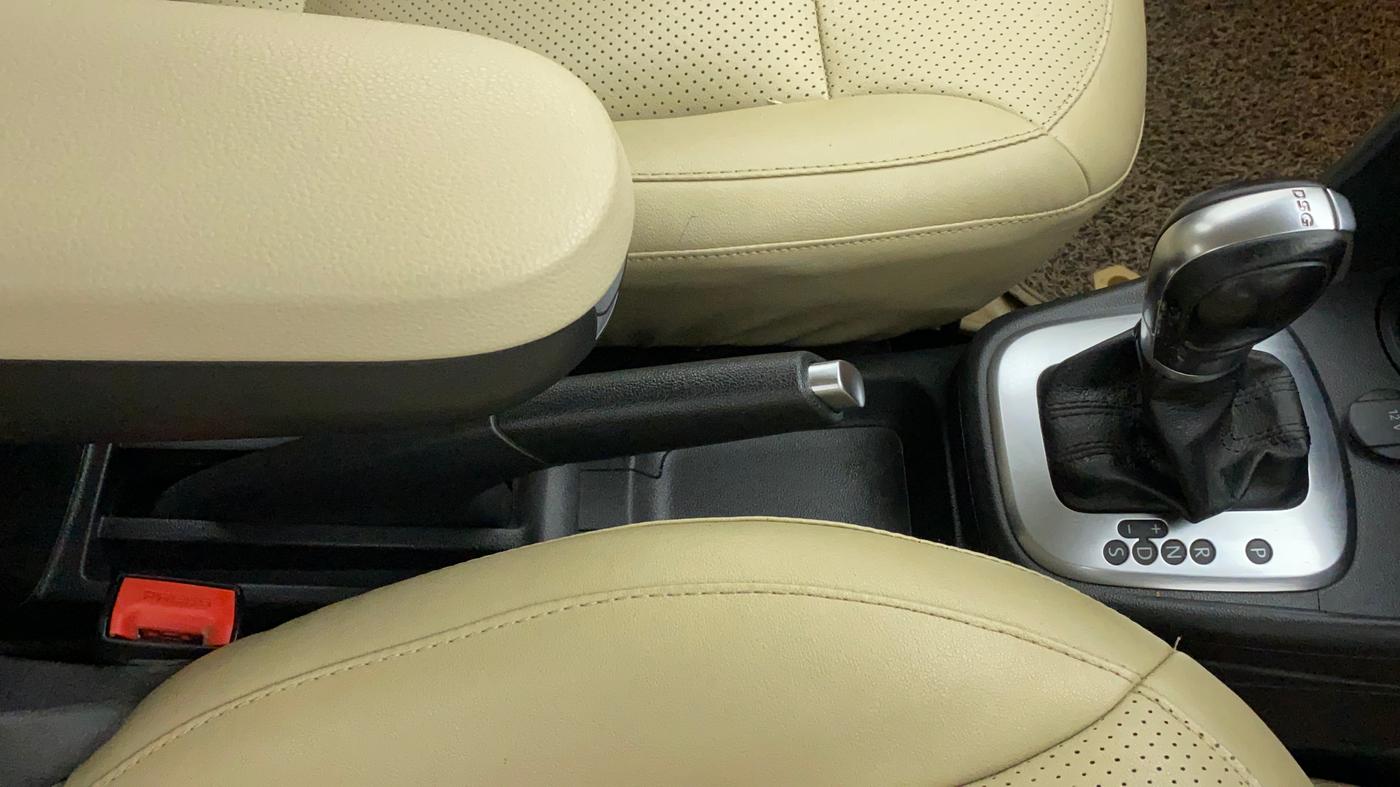 2019 Volkswagen Vento HIGHLINE PLUS 1.5 AT 16 ALLOY, Diesel, Automatic, 56,496 km, Gear Lever
