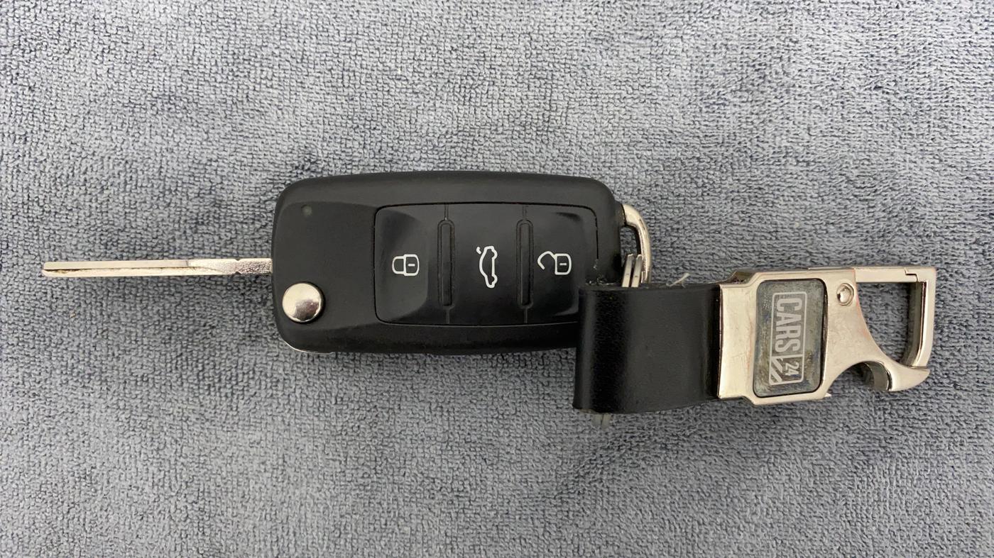 2019 Volkswagen Vento HIGHLINE PLUS 1.5 AT 16 ALLOY, Diesel, Automatic, 56,496 km, Key Close Up