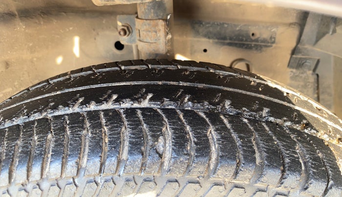 2017 Maruti Swift VXI, Petrol, Manual, 1,22,660 km, Right Front Tyre Tread