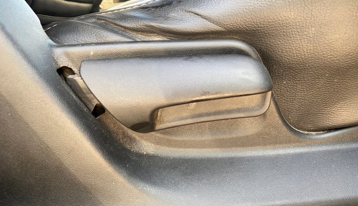 2017 Maruti Swift VXI, Petrol, Manual, 1,22,660 km, Driver Side Adjustment Panel