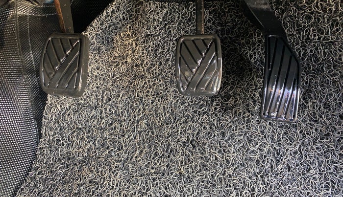 2017 Maruti Swift VXI, Petrol, Manual, 1,22,660 km, Pedals