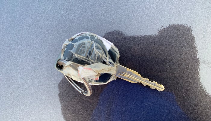 2017 Maruti Swift VXI, Petrol, Manual, 1,22,660 km, Key Close Up