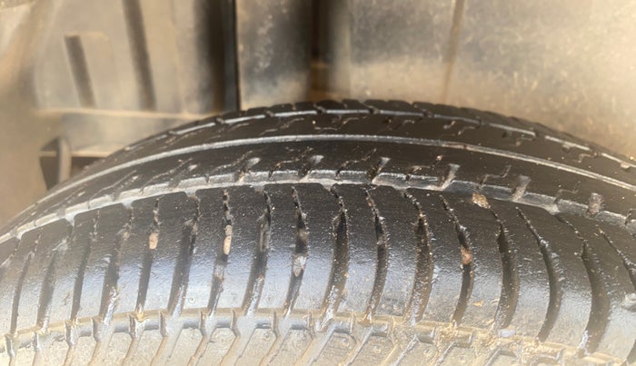 2017 Maruti Swift VXI, Petrol, Manual, 1,22,660 km, Right Rear Tyre Tread